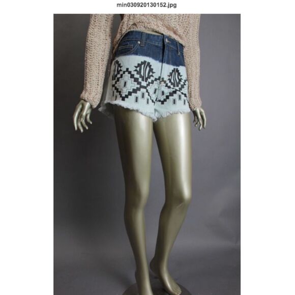 NWT MINKPINK Aztec Print Bleached Dip Dyed Denim Shorts M - Picture 2 of 7